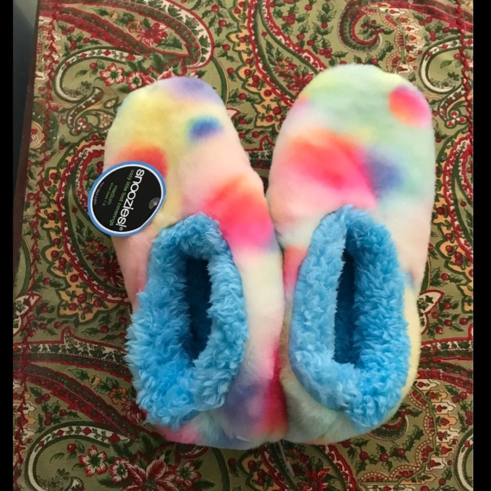 Multicolor Snoozie Slippers Size Med (7-8) NEW with tag